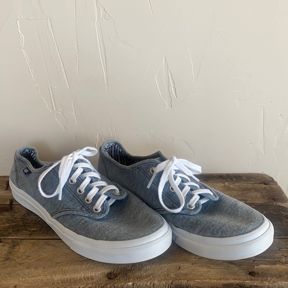 Super great condition Vans authentic. Woman’s 8.5